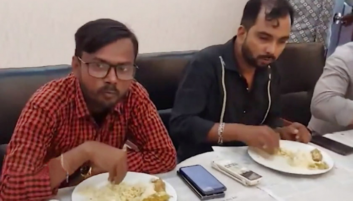 ডিবি অফিসে হিরো আলমের মধ্যাহ্নভোজ, ‘আমাদের খালি আলু ভর্তা-ডাল-ভাজি দিছেন’ ডিবি অফিসে হিরো আলমের মধ্যাহ্নভোজ, ‘আমাদের খালি আলু ভর্তা-ডাল-ভাজি দিছেন’