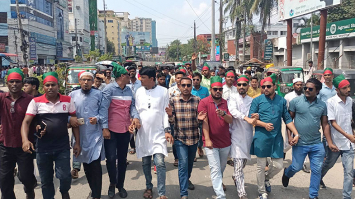 খণ্ড খণ্ড মিছিল নিয়ে ময়মনসিংহে সমাবেশস্থলে আসছে নেতাকর্মীরা খণ্ড খণ্ড মিছিল নিয়ে ময়মনসিংহে সমাবেশস্থলে আসছে নেতাকর্মীরা