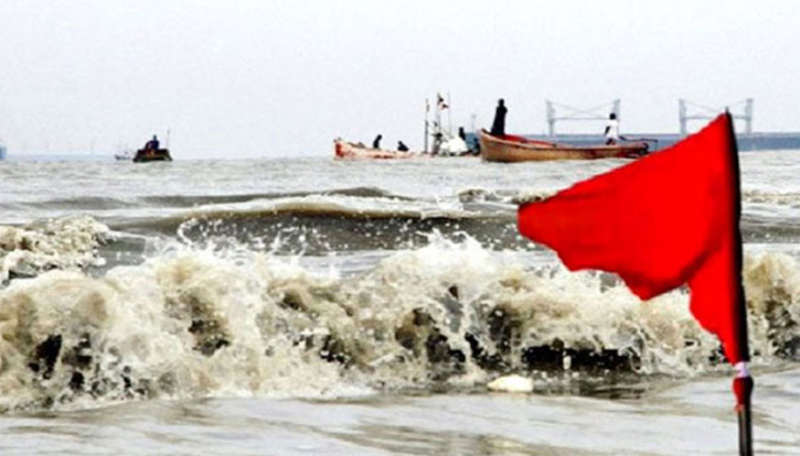 চার সমুদ্রবন্দরে ৩ নম্বর সতর্ক সংকেত চার সমুদ্রবন্দরে ৩ নম্বর সতর্ক সংকেত
