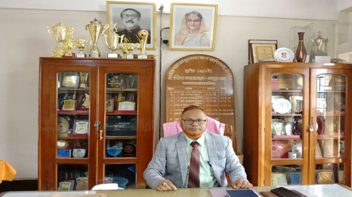 মেজর জেনারেল মাহমুদুল হাসান আদর্শ কলেজের নতুন ভারপ্রাপ্ত অধ্যক্ষ ইব্রাহিম মেজর জেনারেল মাহমুদুল হাসান আদর্শ কলেজের নতুন ভারপ্রাপ্ত অধ্যক্ষ ইব্রাহিম