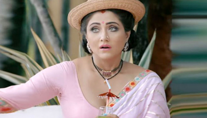 হাসপাতাল থেকে ছাড়া পেয়েছেন স্বস্তিকা
