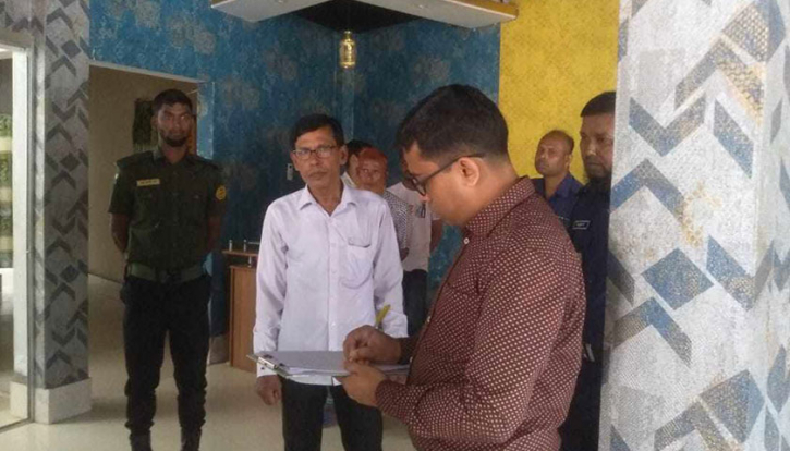 ক্লাস ফাঁকি দিয়ে শিক্ষার্থীদের আড্ডা, রেস্তোরাঁকে জরিমানা 
