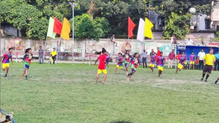 প্রাথমিকের ফুটবল টুর্নামেন্টের খেলা দুপুরে নয়