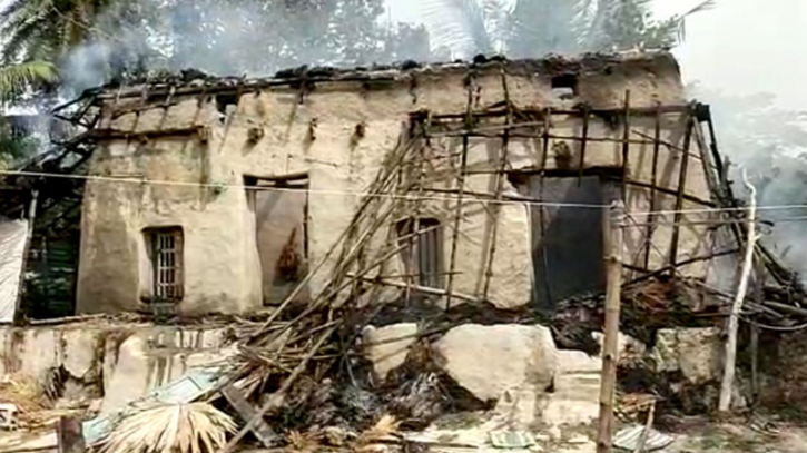 ভারতের মেদিনীপুরের এগরায় বড় বিস্ফোরণ ভারতের মেদিনীপুরের এগরায় বড় বিস্ফোরণ