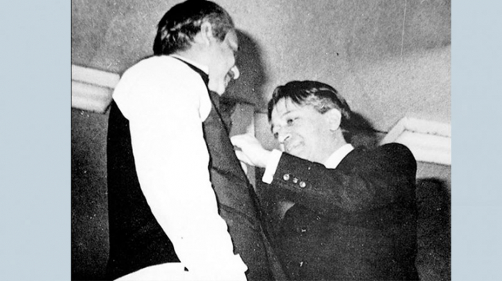 বঙ্গবন্ধুর জুলিও কুরি পদক : আজ সব শিক্ষা প্রতিষ্ঠানে আলোচনা বঙ্গবন্ধুর জুলিও কুরি পদক : আজ সব শিক্ষা প্রতিষ্ঠানে আলোচনা