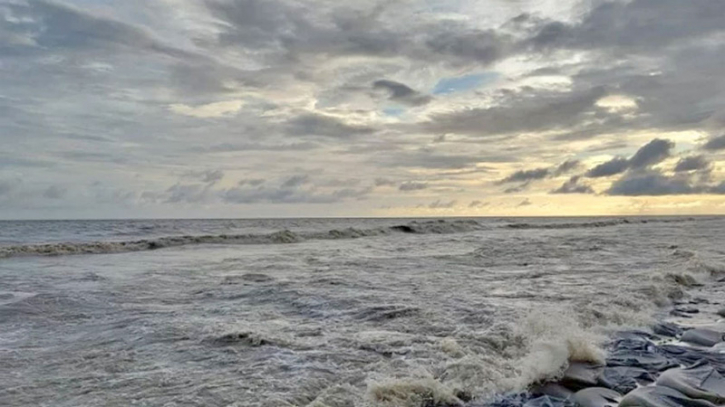 ঢাকাসহ ১৮ অঞ্চলের নদীবন্দরে সতর্কতা ঢাকাসহ ১৮ অঞ্চলের নদীবন্দরে সতর্কতা
