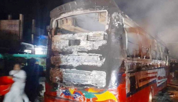 শনির আখড়ায় বাসে আগুন