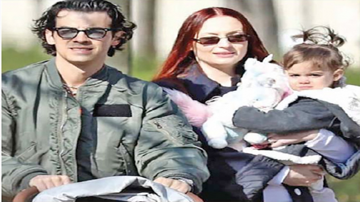 জো-সোফিকে যেতে হবে প্যারেন্টিং ক্লাসে জো-সোফিকে যেতে হবে প্যারেন্টিং ক্লাসে