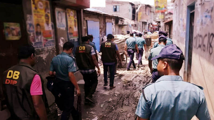 রাজধানীতে ডিএমপির অভিযানে মাদকসহ আটক ৫০ রাজধানীতে ডিএমপির অভিযানে মাদকসহ আটক ৫০
