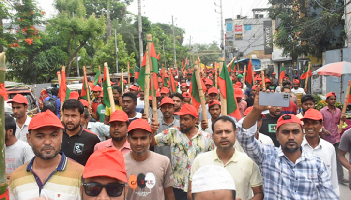 লাঠি মিছিল নিয়ে সমাবেশে বিএনপি নেতাকর্মীরা