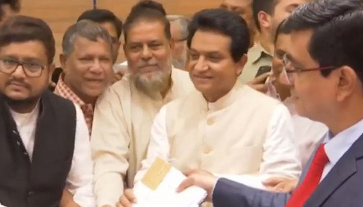 ফরিদপুর-৩ এ কে  আজাদের মনোনয়ন জমা