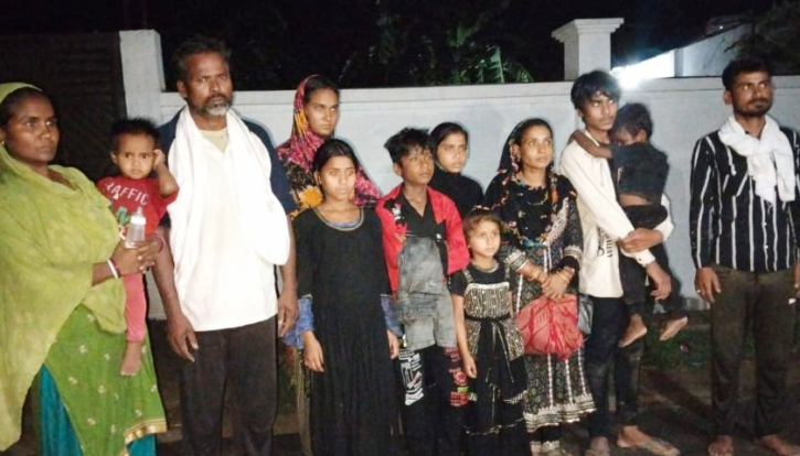 ফেনী সীমান্ত দিয়ে নারী-শিশুসহ ২৪ জনকে পুশ ইন ফেনী সীমান্ত দিয়ে নারী-শিশুসহ ২৪ জনকে পুশ ইন