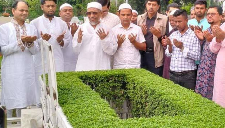 আরাফাত রহমান কোকোর কবর জিয়ারত করলেন বাবর আরাফাত রহমান কোকোর কবর জিয়ারত করলেন বাবর