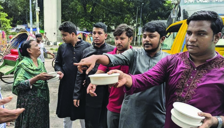 শাহবাগে দুঃস্থদের মাঝে ছাত্রলীগের খাবার বিতরণ শাহবাগে দুঃস্থদের মাঝে ছাত্রলীগের খাবার বিতরণ