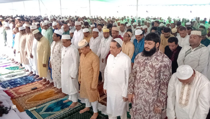 বরিশালে ঈদ জামাত অনুষ্ঠিত বরিশালে ঈদ জামাত অনুষ্ঠিত