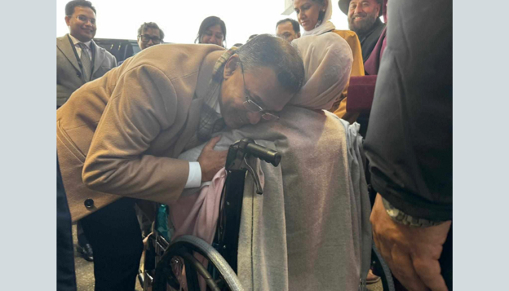 সাড়ে ৭ বছর পর মায়ের সঙ্গে দেখা তারেক রহমানের সাড়ে ৭ বছর পর মায়ের সঙ্গে দেখা তারেক রহমানের
