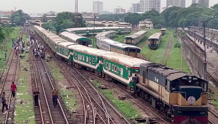 সংস্কার কাজ শেষ না হওয়ায় শিডিউল বিপর্যয় কমলাপুরে, ভোগান্তিতে যাত্রীরা সংস্কার কাজ শেষ না হওয়ায় শিডিউল বিপর্যয় কমলাপুরে, ভোগান্তিতে যাত্রীরা