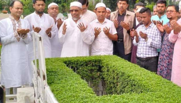 আরাফাত রহমান কোকোর কবর জিয়ারত করলেন বাবর
