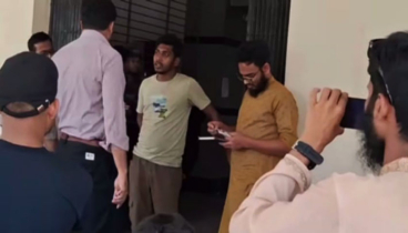 হল খোলা রাখার দাবিতে রাবি শিক্ষার্থীদের অবস্থান কর্মসূচি, ভবনে তালা