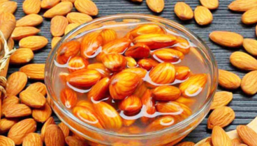 খোসা ছাড়িয়ে নাকি খোসাসহ খাবেন কাঠবাদাম?