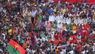 নয়াপল্টনে শ্রমিক সমাবেশে জনস্রোত