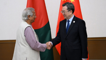 প্রধান উপদেষ্টার সঙ্গে চীনের রাজ্য পরিষদের নির্বাহী ভাইস প্রিমিয়ারের সাক্ষাৎ