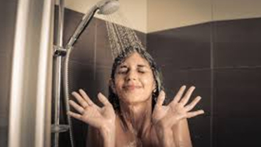 গরমে কখন গোসল করবেন, কোন পানিতে করবেন, জানালেন বিশেষজ্ঞরা