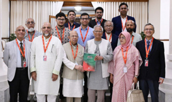 স্বাস্থ্য সংস্কার কমিশনের প্রতিবেদন প্রধান উপদেষ্টার হাতে