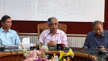 অতিরিক্ত বই পাওয়া শিক্ষা কর্মকর্তারা শাস্তি পাবেন: রিয়াজুল হাসান