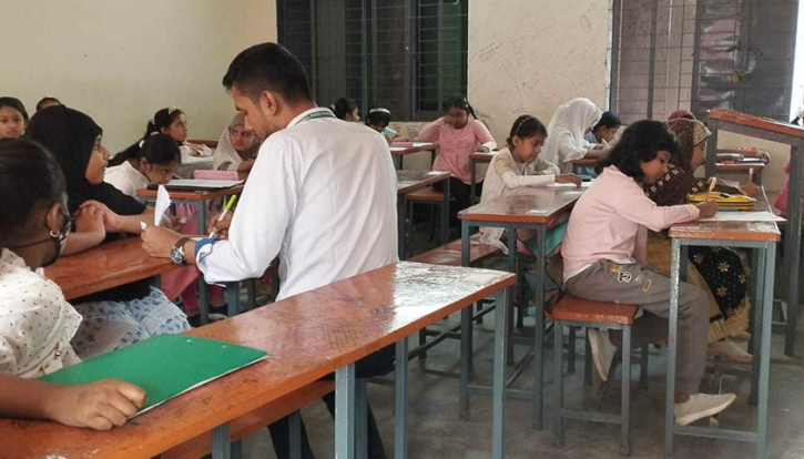 নীতিমালা ভেঙে ভর্তির জন্য নির্বাচিত শিক্ষার্থীদের পরীক্ষা নিচ্ছে সামসুল হক খান স্কুল নীতিমালা ভেঙে ভর্তির জন্য নির্বাচিত শিক্ষার্থীদের পরীক্ষা নিচ্ছে সামসুল হক খান স্কুল