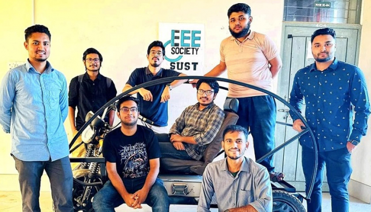 শাবি শিক্ষার্থীরা তারবিহীন চার্জিং গাড়ি তৈরি করলেন শাবি শিক্ষার্থীরা তারবিহীন চার্জিং গাড়ি তৈরি করলেন