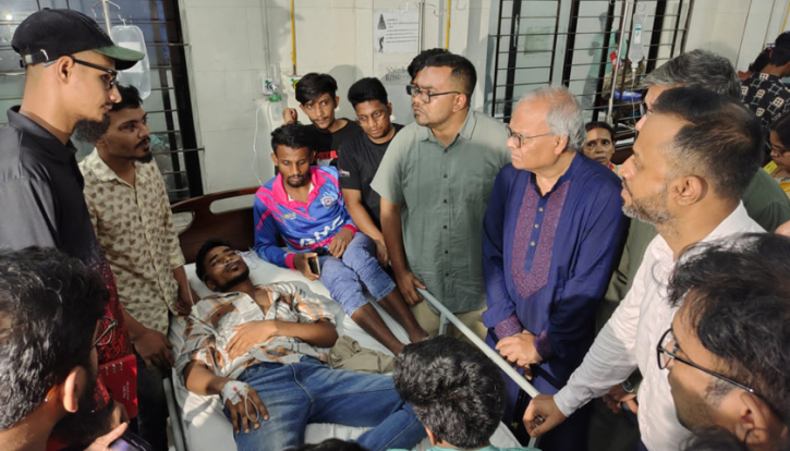বিষপান করা চোখ হারানো চার যুবকের পাশে তারেক রহমান বিষপান করা চোখ হারানো চার যুবকের পাশে তারেক রহমান