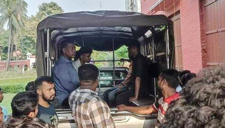ঢাবির হলে পি*টিয়ে যুবককে হ*ত্যার ঘটনায় দুজন আটক ঢাবির হলে পি*টিয়ে যুবককে হ*ত্যার ঘটনায় দুজন আটক