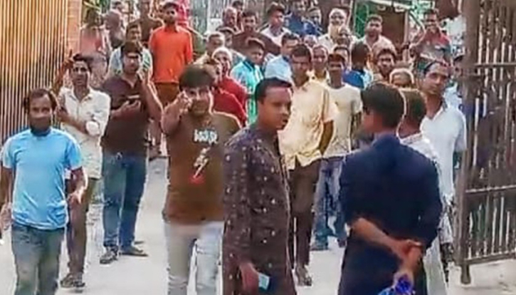 বিএনপি নেতার নেতৃত্বে থানায় হা*মলা, পুলিশসহ আহত ৫ বিএনপি নেতার নেতৃত্বে থানায় হা*মলা, পুলিশসহ আহত ৫