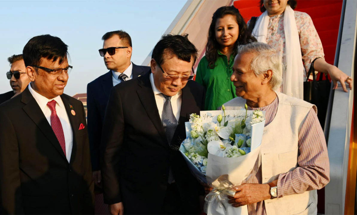 চীনে পৌঁছেছেন প্রধান উপদেষ্টা চীনে পৌঁছেছেন প্রধান উপদেষ্টা