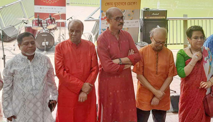 নববর্ষের প্রতিজ্ঞা হোক শহরে আবর্জনা ফেলব না: মেয়র আতিকুল নববর্ষের প্রতিজ্ঞা হোক শহরে আবর্জনা ফেলব না: মেয়র আতিকুল
