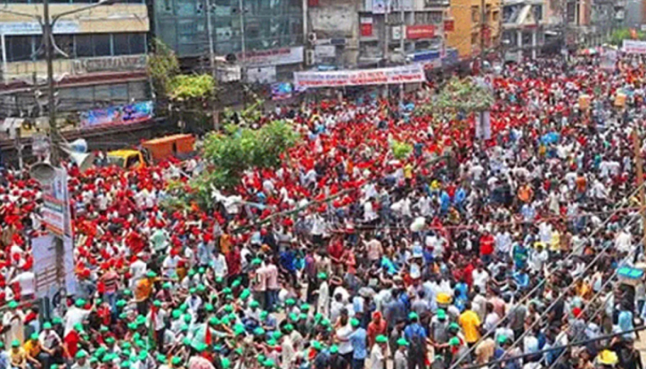 নয়াপল্টনে তারুণ্যের সমাবেশে নেতাকর্মীর ঢল নয়াপল্টনে তারুণ্যের সমাবেশে নেতাকর্মীর ঢল