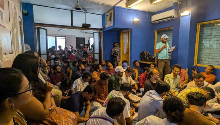 নিপীড়নমূলক আইন বাতিলসহ ২৪ দাবি চলচ্চিত্রকর্মীদের নিপীড়নমূলক আইন বাতিলসহ ২৪ দাবি চলচ্চিত্রকর্মীদের
