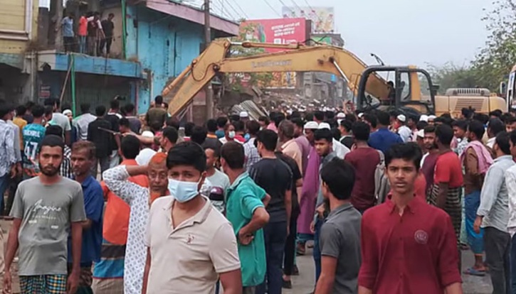 ঢাকা-চট্টগ্রাম মহাসড়কের পাশে থাকা অবৈধ দোকানপাট উচ্ছেদ ঢাকা-চট্টগ্রাম মহাসড়কের পাশে থাকা অবৈধ দোকানপাট উচ্ছেদ