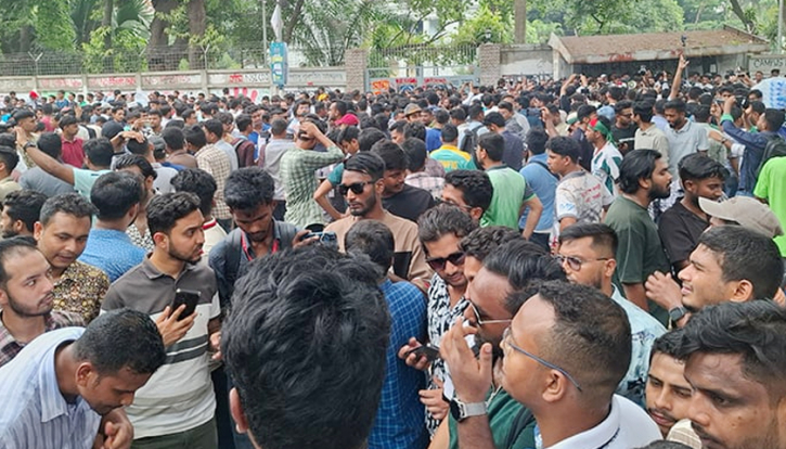 সাম্য হত্যায় উত্তাল ঢাবি, ভিসি-প্রক্টরের পদত্যাগ দাবি ছাত্রদলের সাম্য হত্যায় উত্তাল ঢাবি, ভিসি-প্রক্টরের পদত্যাগ দাবি ছাত্রদলের