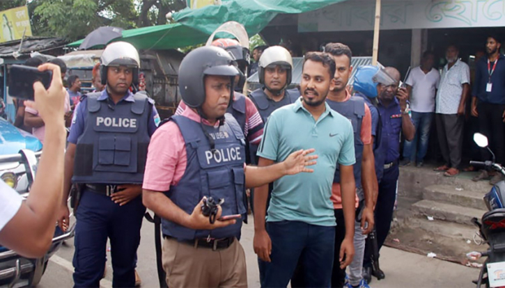 মধ্যরাতে থানায় শিক্ষকরা, ছাড়া পেল ইবির আটক হওয়া শিক্ষার্থীরা মধ্যরাতে থানায় শিক্ষকরা, ছাড়া পেল ইবির আটক হওয়া শিক্ষার্থীরা