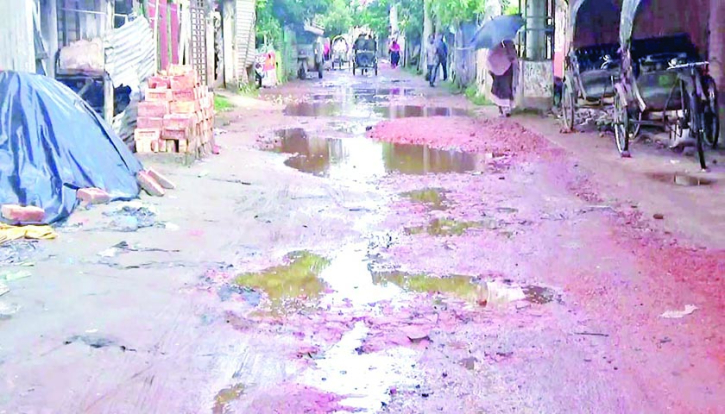 ঝালকাঠি পৌরসভায় ১৬ সড়কে মরণ ফাঁদ ঝালকাঠি পৌরসভায় ১৬ সড়কে মরণ ফাঁদ