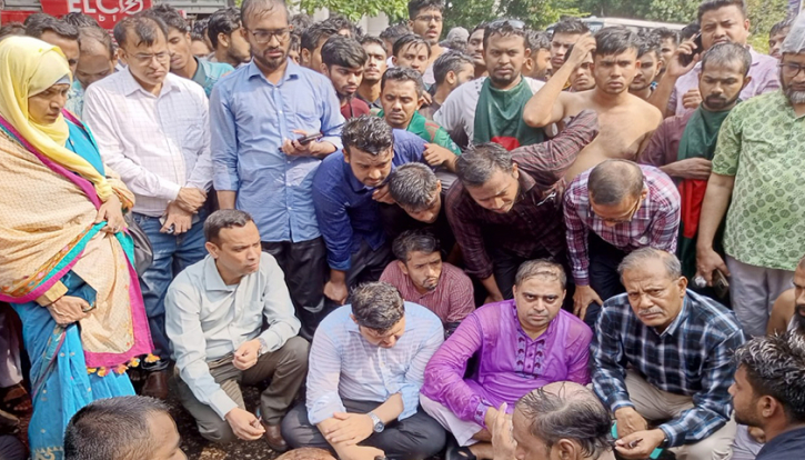 সড়ক ছাড়বেন না জবি শিক্ষার্থীরা, আলোচনায় উপাচার্যসহ পাঁচ সদস্য সড়ক ছাড়বেন না জবি শিক্ষার্থীরা, আলোচনায় উপাচার্যসহ পাঁচ সদস্য