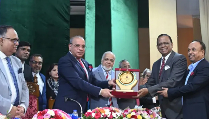 অক্সফোর্ডের ‘আজীবন সম্মাননা ফেলোশিপ’ পাওয়ায় প্রধান বিচারপতিকে সংবর্ধনা অক্সফোর্ডের ‘আজীবন সম্মাননা ফেলোশিপ’ পাওয়ায় প্রধান বিচারপতিকে সংবর্ধনা