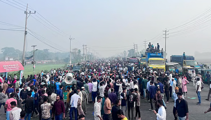 হাতি সরানোর দাবিতে কেইপিজেড–সংলগ্ন বিভিন্ন সড়ক অব*রোধ, ভোগান্তি হাতি সরানোর দাবিতে কেইপিজেড–সংলগ্ন বিভিন্ন সড়ক অব*রোধ, ভোগান্তি