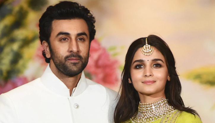 রণবীরের থেকেও ধনী স্ত্রী আলিয়া রণবীরের থেকেও ধনী স্ত্রী আলিয়া