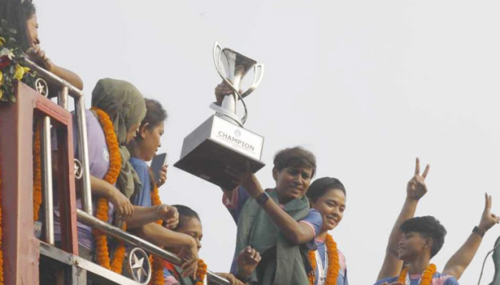 ‘এই আনন্দ প্রথম ট্রফি জয়ের মতো’ ‘এই আনন্দ প্রথম ট্রফি জয়ের মতো’