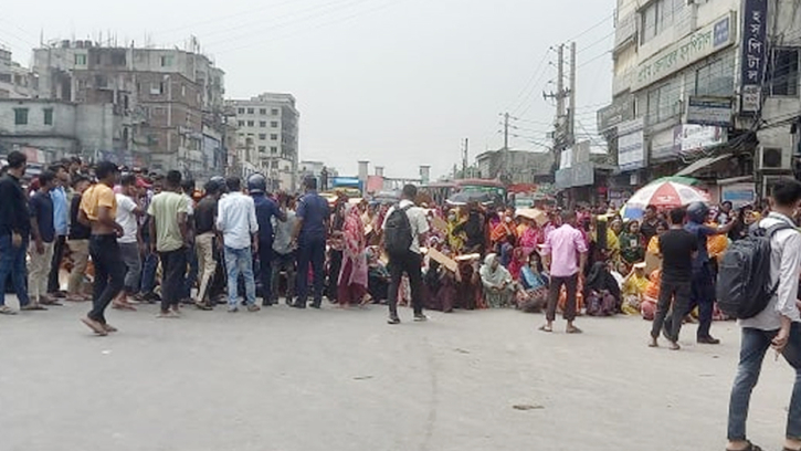 পোশাক শ্রমিকদের মহাসড়ক অবরোধ টঙ্গীতে পোশাক শ্রমিকদের মহাসড়ক অবরোধ টঙ্গীতে