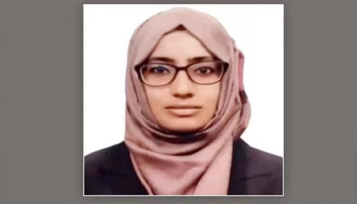 সে চাকরির বিধি লঙ্ঘন করেছে, এটা অপরাধ: ঊর্মির মা সে চাকরির বিধি লঙ্ঘন করেছে, এটা অপরাধ: ঊর্মির মা
