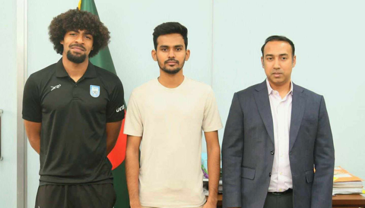 সিন্ডিকেট নিয়ে বাফুফেকে কড়া হুঁশিয়ারি ক্রীড়া উপদেষ্টার সিন্ডিকেট নিয়ে বাফুফেকে কড়া হুঁশিয়ারি ক্রীড়া উপদেষ্টার